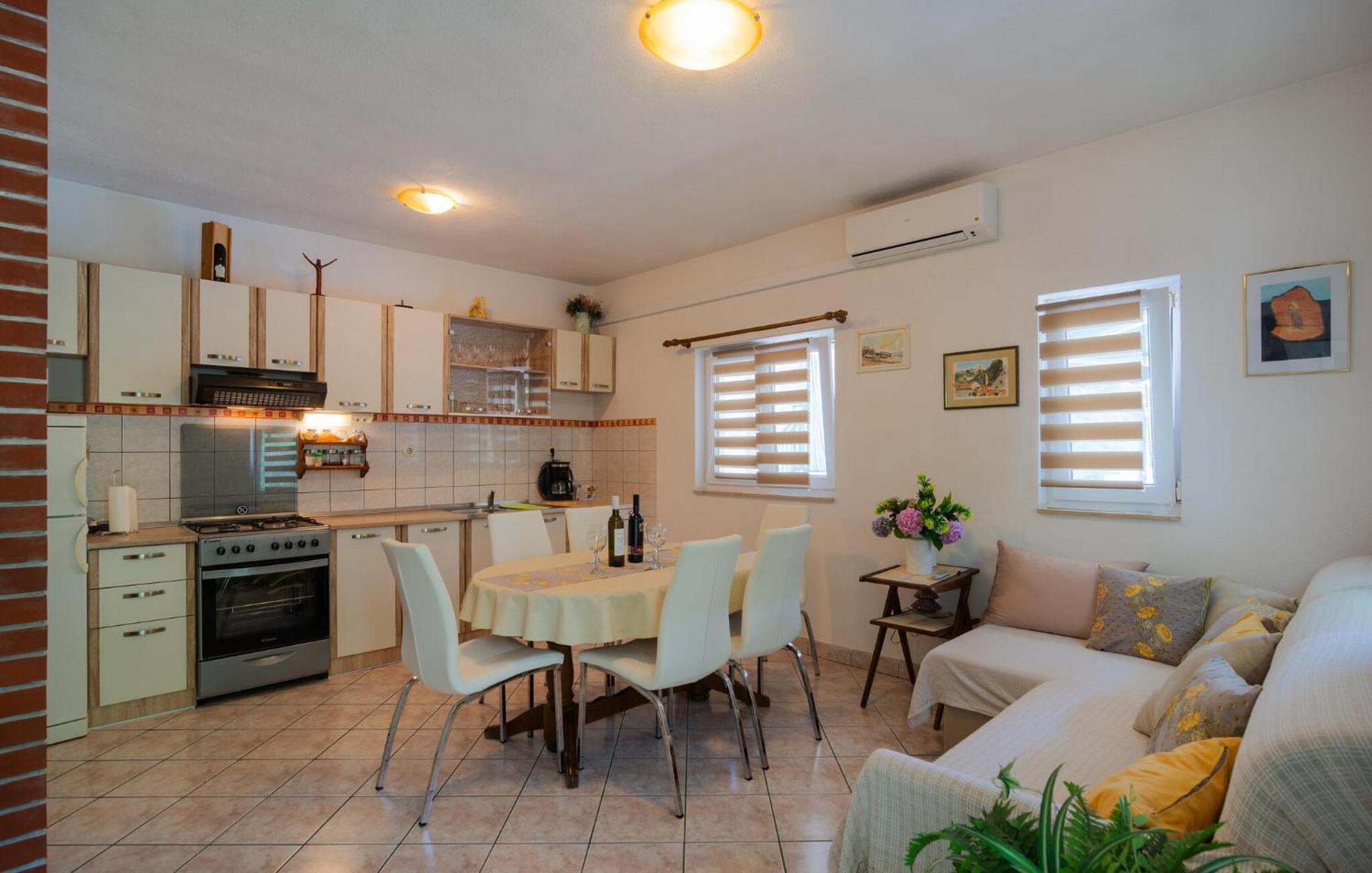 Cozy Home In Podaspilje With Kitchen Svinisce Экстерьер фото