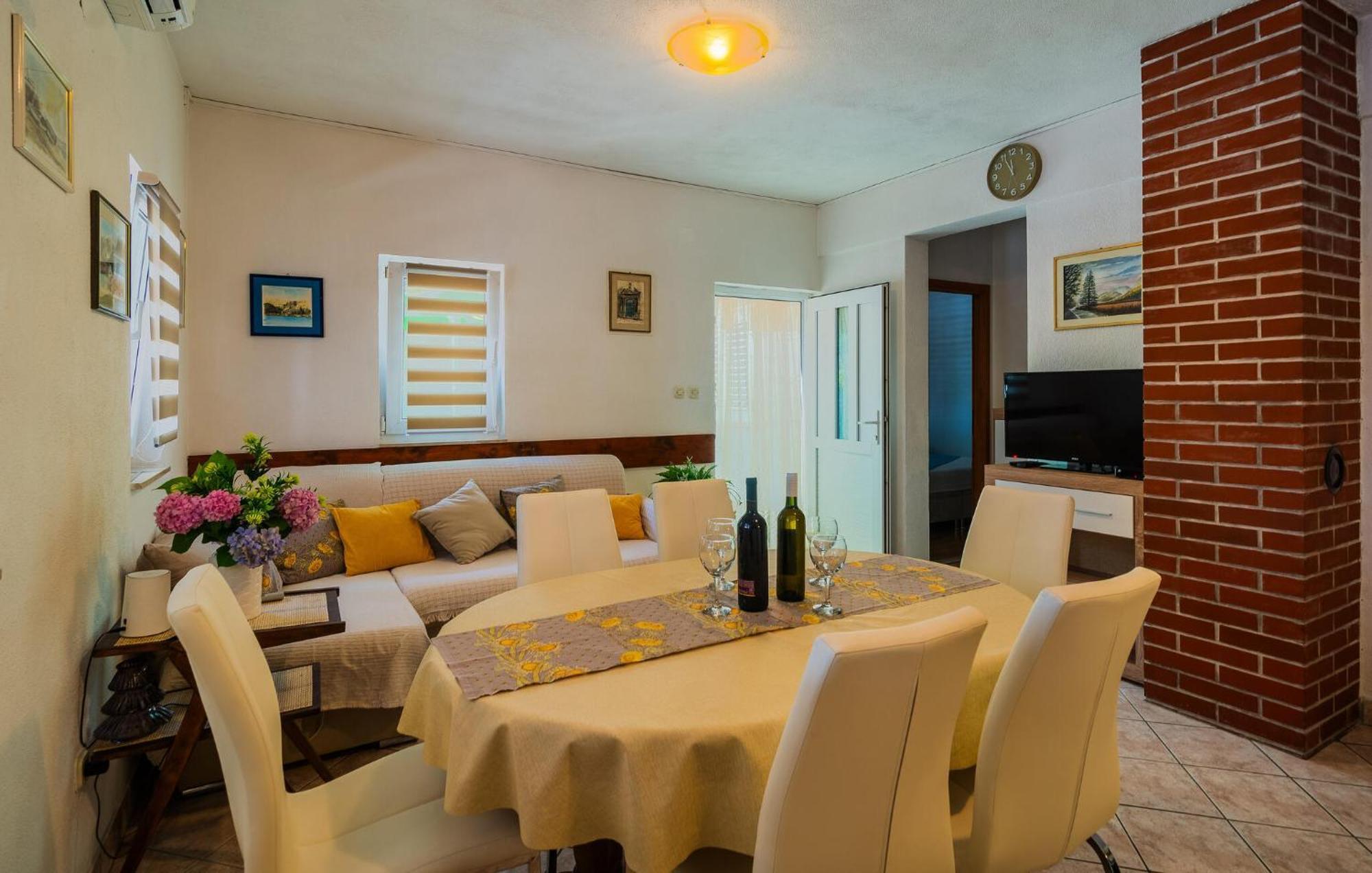 Cozy Home In Podaspilje With Kitchen Svinisce Экстерьер фото